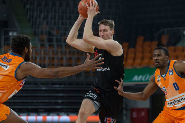 尽管赛季初 尽管赛季初